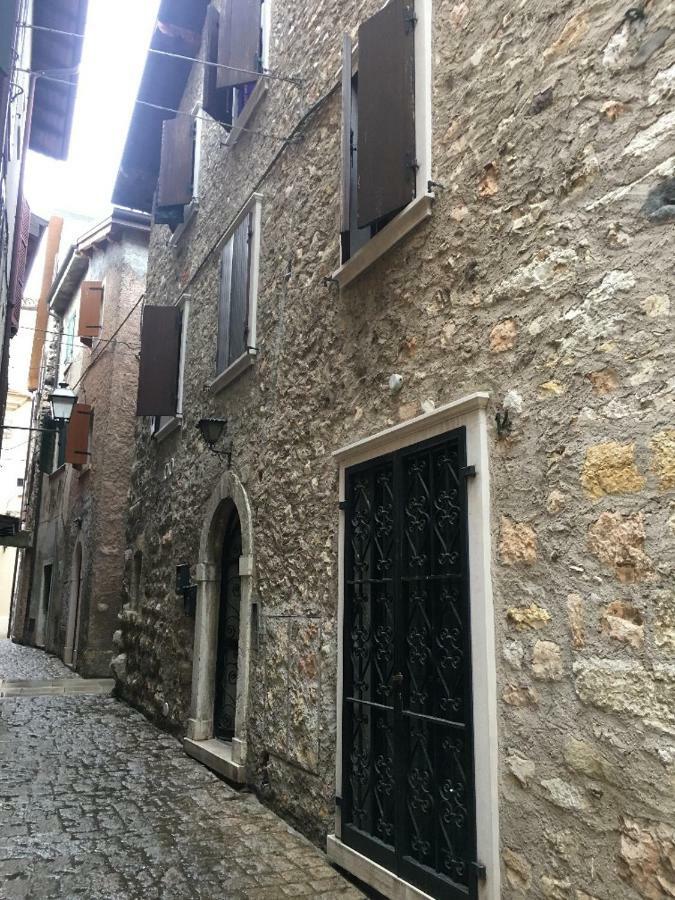 Vicolovolta16 Apartment Torri Del Benaco Exterior photo